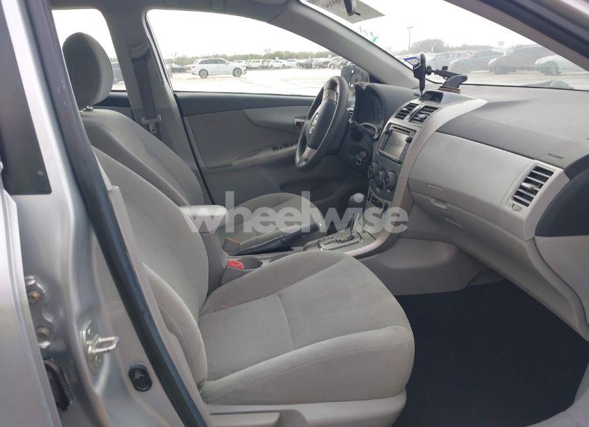 Photo 5 of 2013 Toyota Corolla LE (VIN 5YFBU4EE5DP225034)