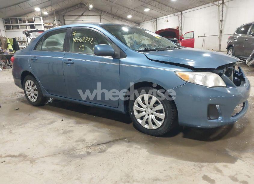 2013 Toyota Corolla LE (VIN 5YFBU4EE6DP074463) main photo