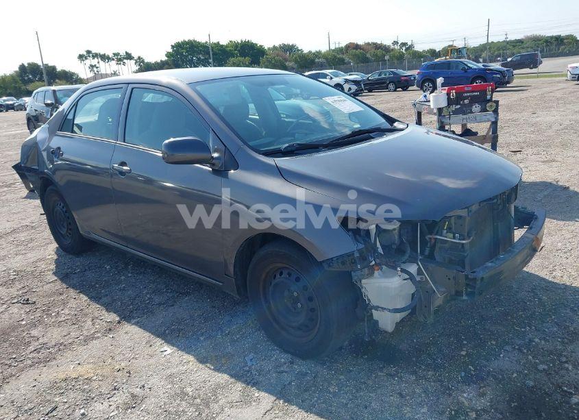 2013 Toyota Corolla L (VIN 5YFBU4EE6DP077752) main photo