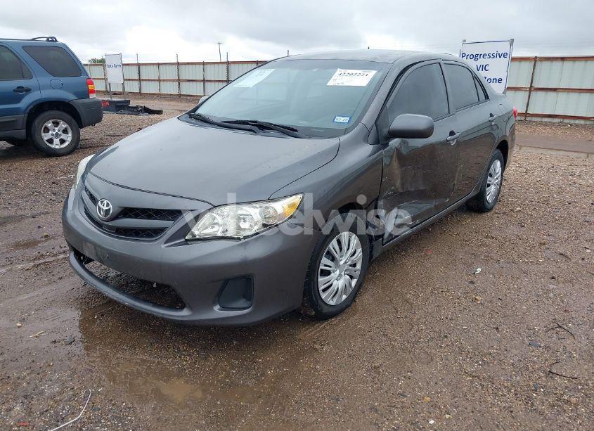 Photo 2 of 2013 Toyota Corolla L (VIN 5YFBU4EE6DP082384)