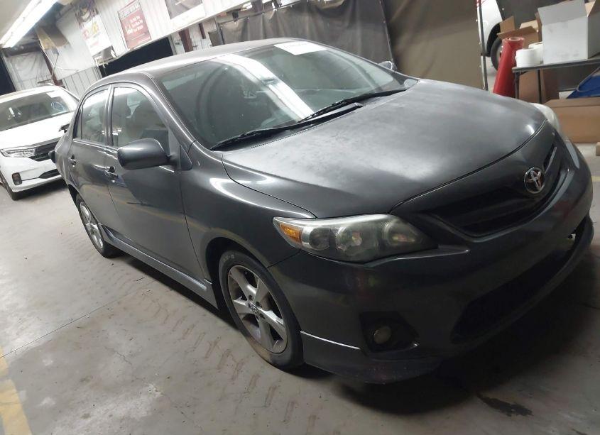 2013 Toyota Corolla S (VIN 5YFBU4EE6DP094583) main photo