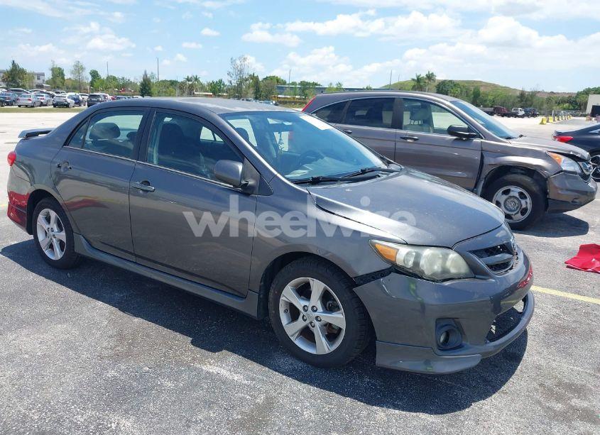 2013 Toyota Corolla S (VIN 5YFBU4EE6DP096494) main photo