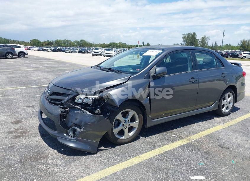 Photo 2 of 2013 Toyota Corolla S (VIN 5YFBU4EE6DP096494)