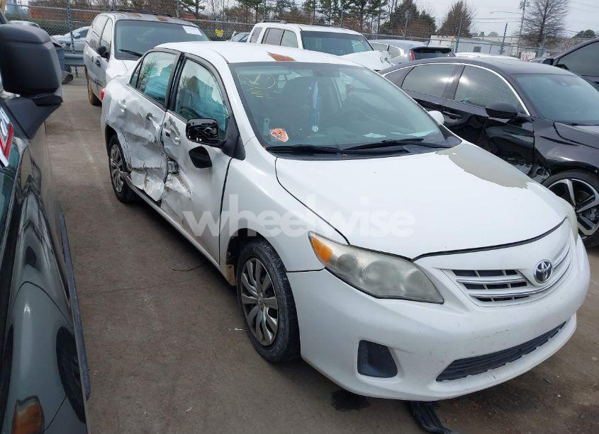2013 Toyota Corolla LE (VIN 5YFBU4EE6DP101760) main photo