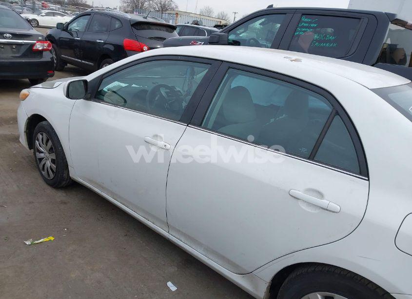 Photo 14 of 2013 Toyota Corolla LE (VIN 5YFBU4EE6DP101760)