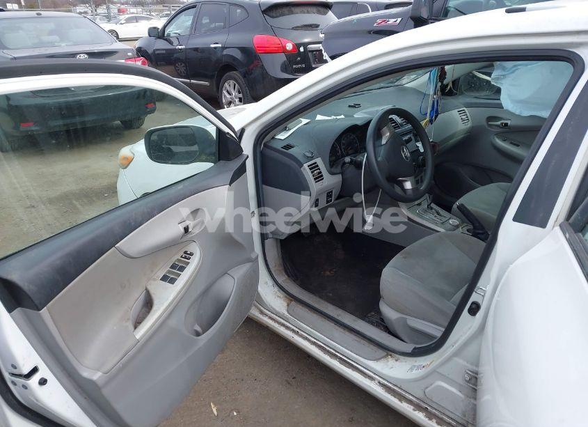 Photo 5 of 2013 Toyota Corolla LE (VIN 5YFBU4EE6DP101760)