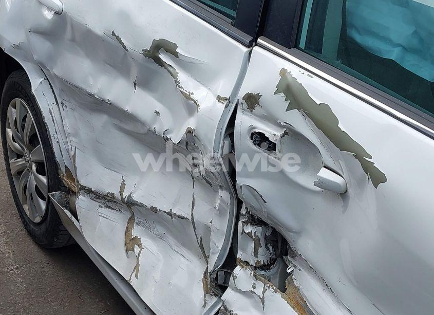 Photo 6 of 2013 Toyota Corolla LE (VIN 5YFBU4EE6DP101760)