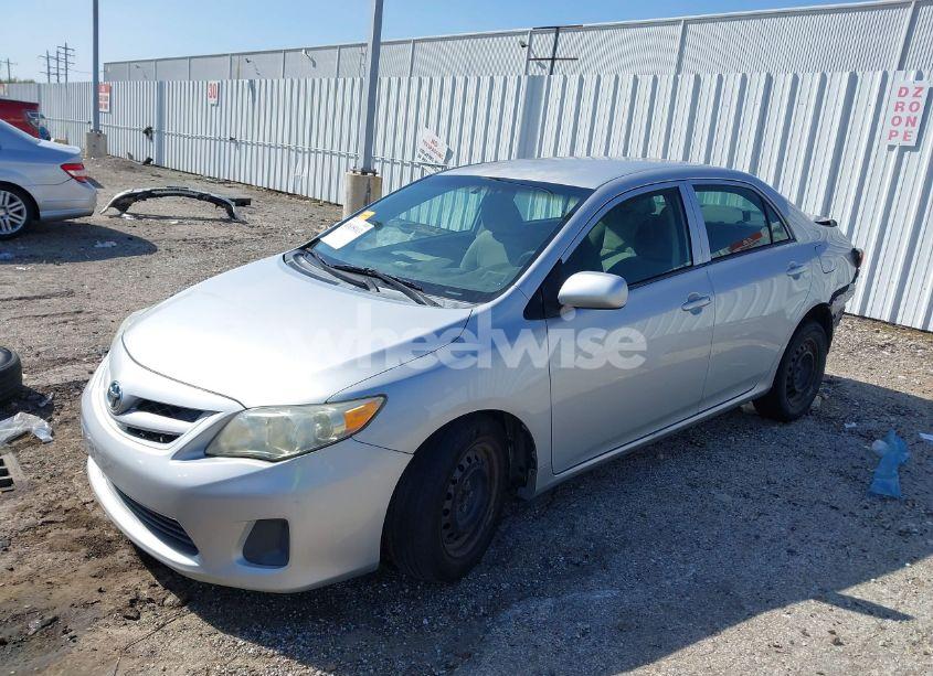 Photo 2 of 2013 Toyota Corolla L (VIN 5YFBU4EE6DP128098)