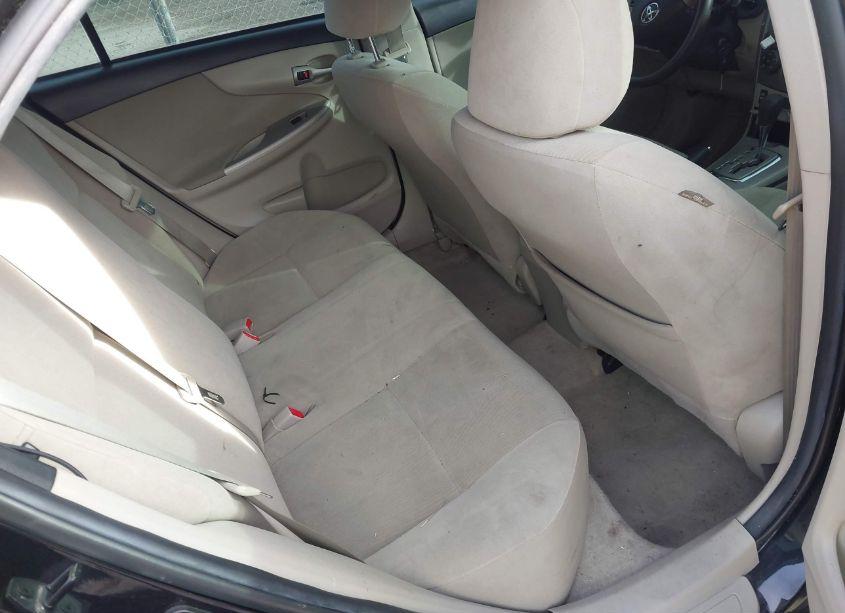 Photo 8 of 2013 Toyota Corolla LE (VIN 5YFBU4EE6DP138386)