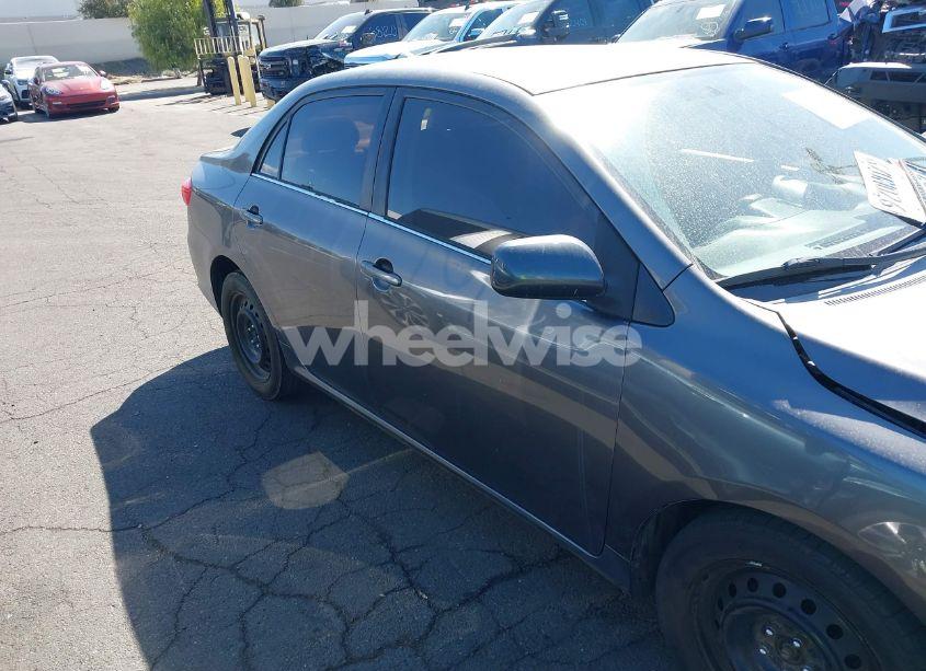 Photo 13 of 2013 Toyota Corolla LE (VIN 5YFBU4EE6DP138419)