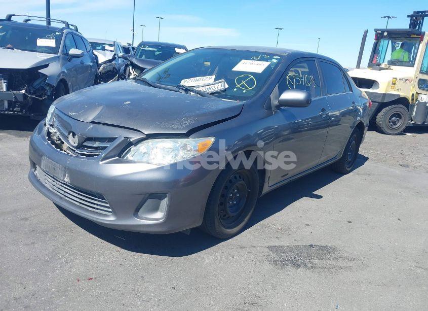 Photo 2 of 2013 Toyota Corolla LE (VIN 5YFBU4EE6DP138419)