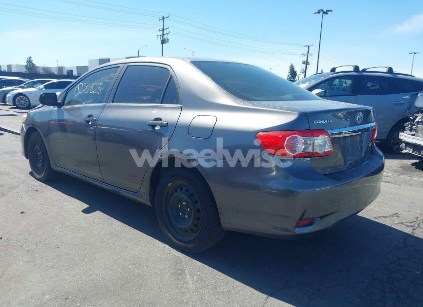 Photo 3 of 2013 Toyota Corolla LE (VIN 5YFBU4EE6DP138419)