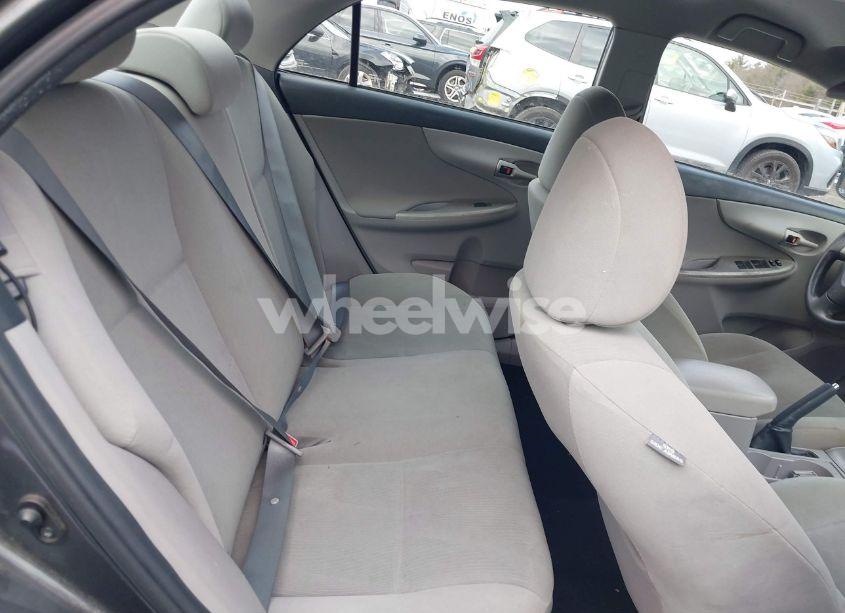 Photo 8 of 2013 Toyota Corolla LE (VIN 5YFBU4EE6DP164633)