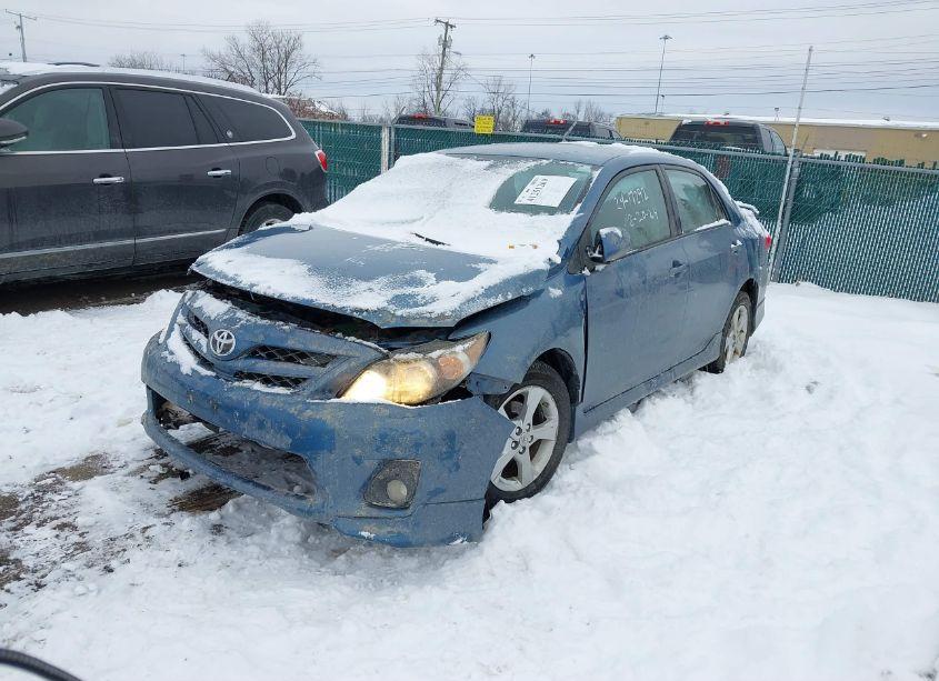 Photo 2 of 2013 Toyota Corolla S (VIN 5YFBU4EE6DP170934)