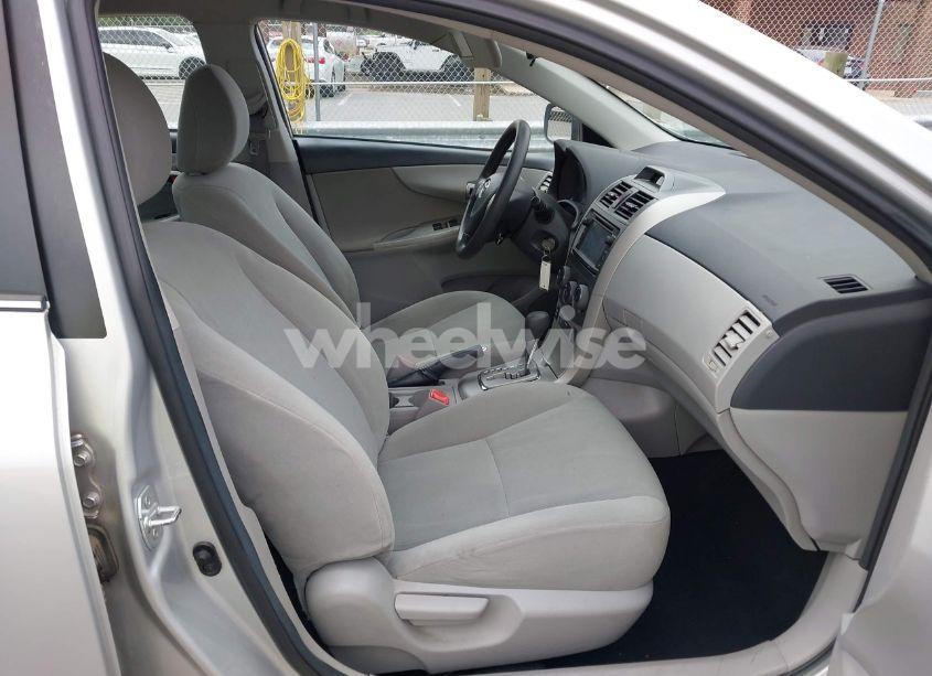 Photo 5 of 2013 Toyota Corolla LE (VIN 5YFBU4EE6DP177947)