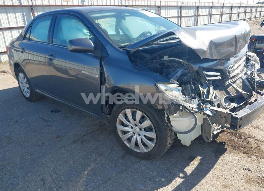 2013 Toyota Corolla LE (VIN 5YFBU4EE6DP201244) main photo