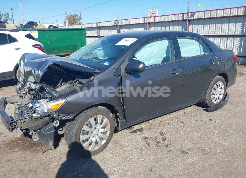 Photo 2 of 2013 Toyota Corolla LE (VIN 5YFBU4EE6DP201244)