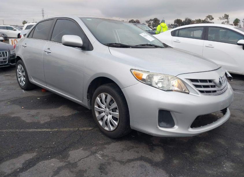 2013 Toyota Corolla LE (VIN 5YFBU4EE6DP220585) main photo