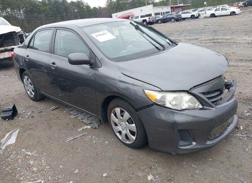 2013 Toyota Corolla LE (VIN 5YFBU4EE7DP101847) main photo