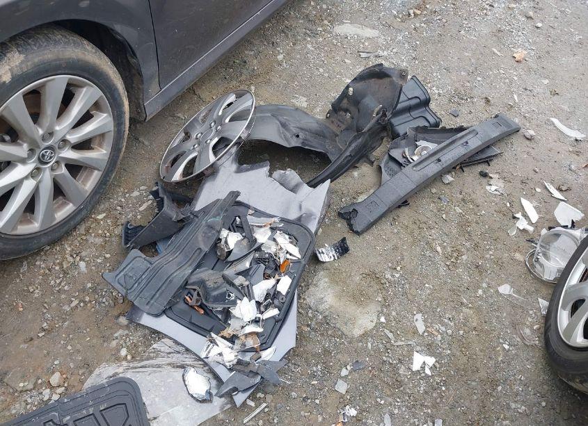 Photo 12 of 2013 Toyota Corolla LE (VIN 5YFBU4EE7DP101847)