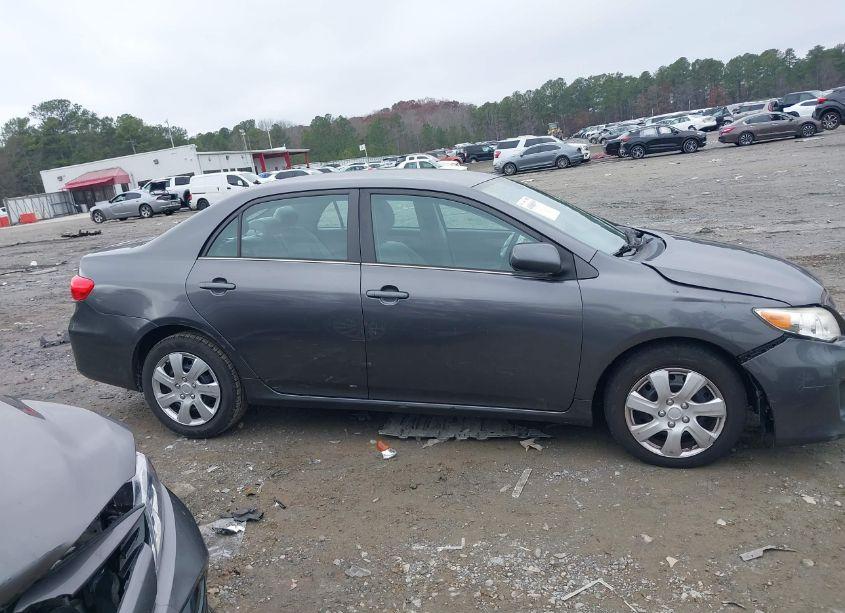 Photo 14 of 2013 Toyota Corolla LE (VIN 5YFBU4EE7DP101847)
