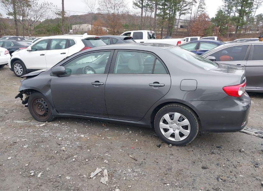 Photo 15 of 2013 Toyota Corolla LE (VIN 5YFBU4EE7DP101847)