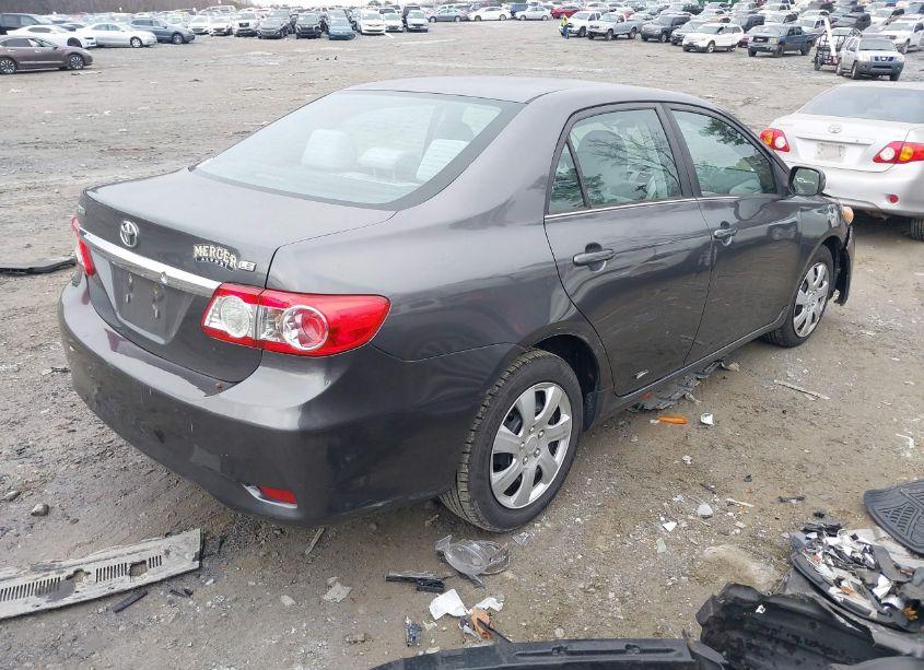 Photo 4 of 2013 Toyota Corolla LE (VIN 5YFBU4EE7DP101847)