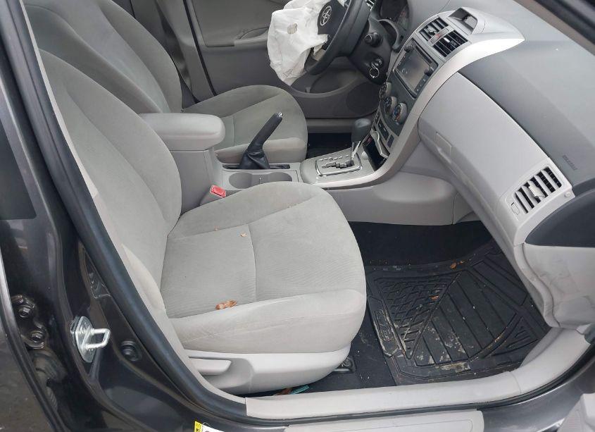 Photo 5 of 2013 Toyota Corolla LE (VIN 5YFBU4EE7DP101847)