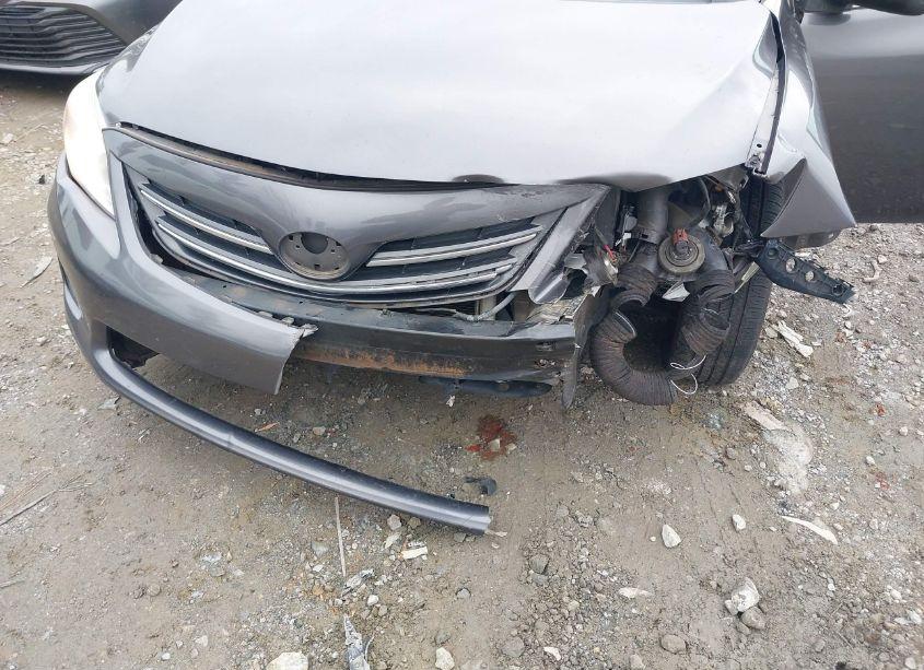 Photo 6 of 2013 Toyota Corolla LE (VIN 5YFBU4EE7DP101847)