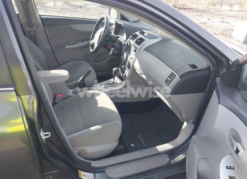 Photo 5 of 2013 Toyota Corolla LE (VIN 5YFBU4EE7DP174507)