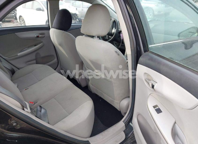 Photo 8 of 2013 Toyota Corolla LE (VIN 5YFBU4EE7DP175396)