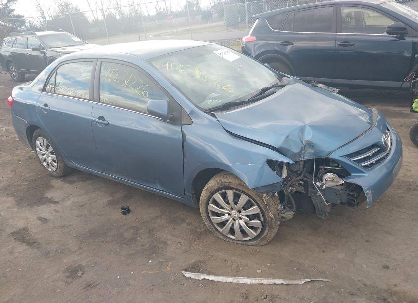 2013 Toyota Corolla LE (VIN 5YFBU4EE7DP200815) main photo