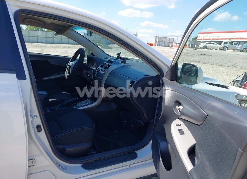 Photo 5 of 2013 Toyota Corolla S (VIN 5YFBU4EE8DP083049)