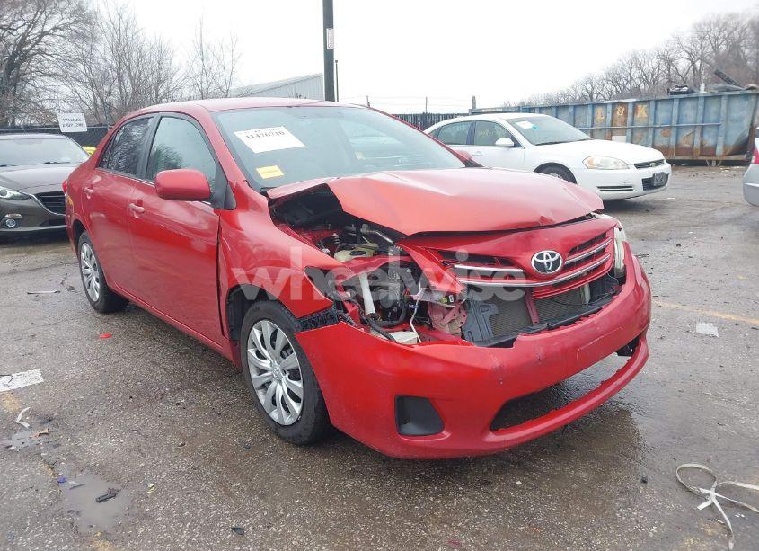 2013 Toyota Corolla LE (VIN 5YFBU4EE8DP099560) main photo