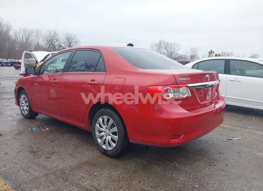 Photo 3 of 2013 Toyota Corolla LE (VIN 5YFBU4EE8DP099560)
