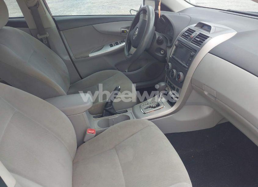 Photo 5 of 2013 Toyota Corolla LE (VIN 5YFBU4EE8DP119614)
