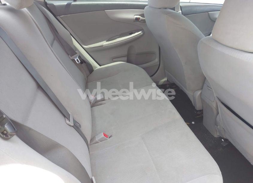 Photo 8 of 2013 Toyota Corolla LE (VIN 5YFBU4EE8DP119614)