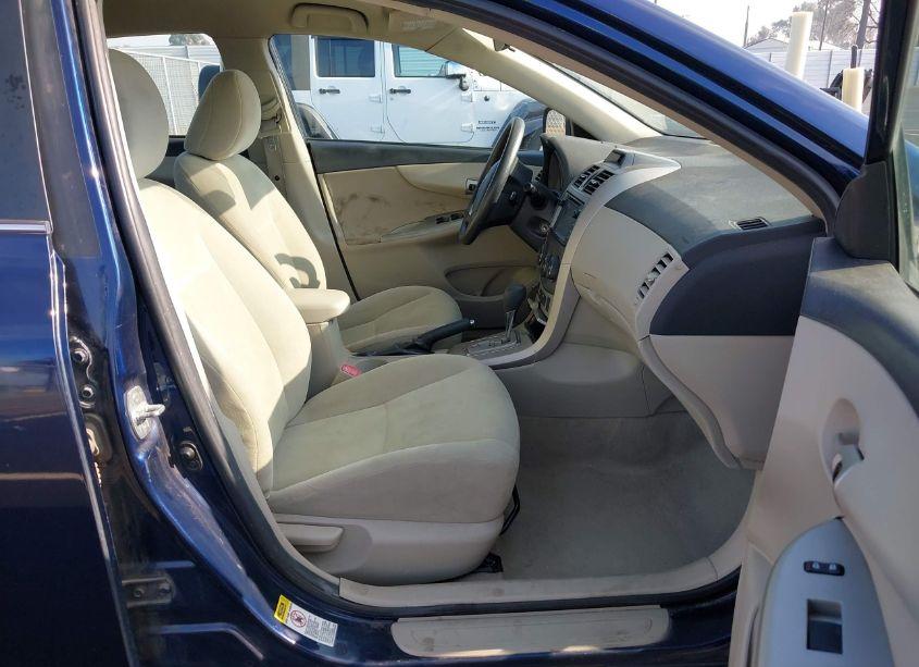 Photo 5 of 2013 Toyota Corolla LE (VIN 5YFBU4EE8DP139460)