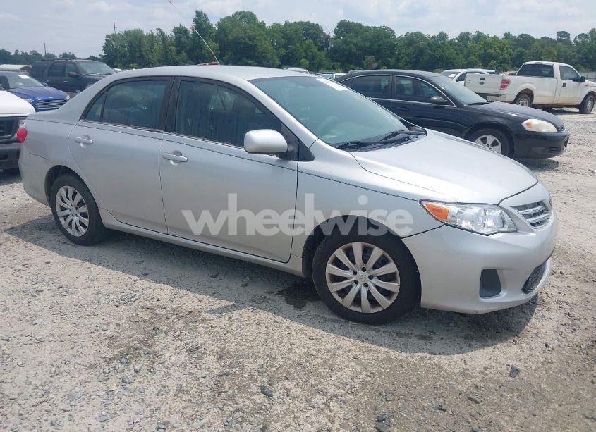 2013 Toyota Corolla LE (VIN 5YFBU4EE8DP164181) main photo