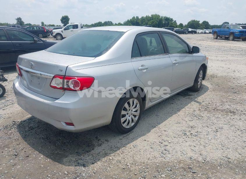 Photo 4 of 2013 Toyota Corolla LE (VIN 5YFBU4EE8DP164181)