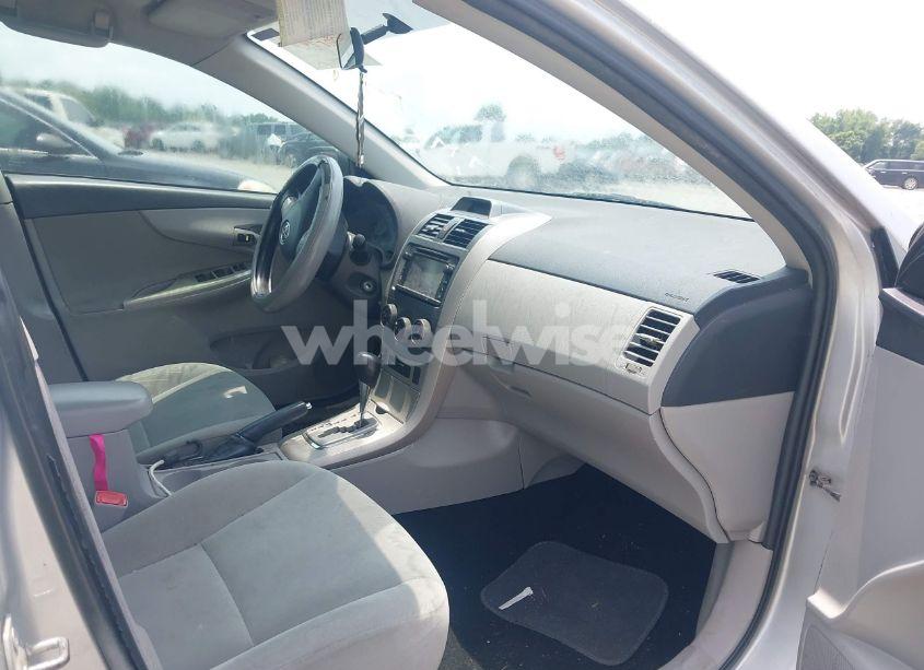 Photo 5 of 2013 Toyota Corolla LE (VIN 5YFBU4EE8DP164181)