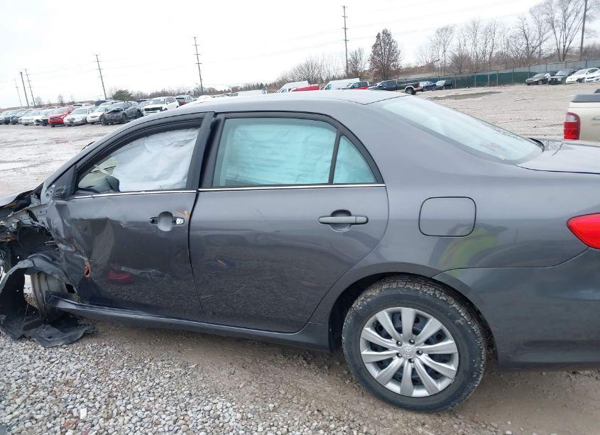 Photo 13 of 2013 Toyota Corolla LE (VIN 5YFBU4EE8DP193549)