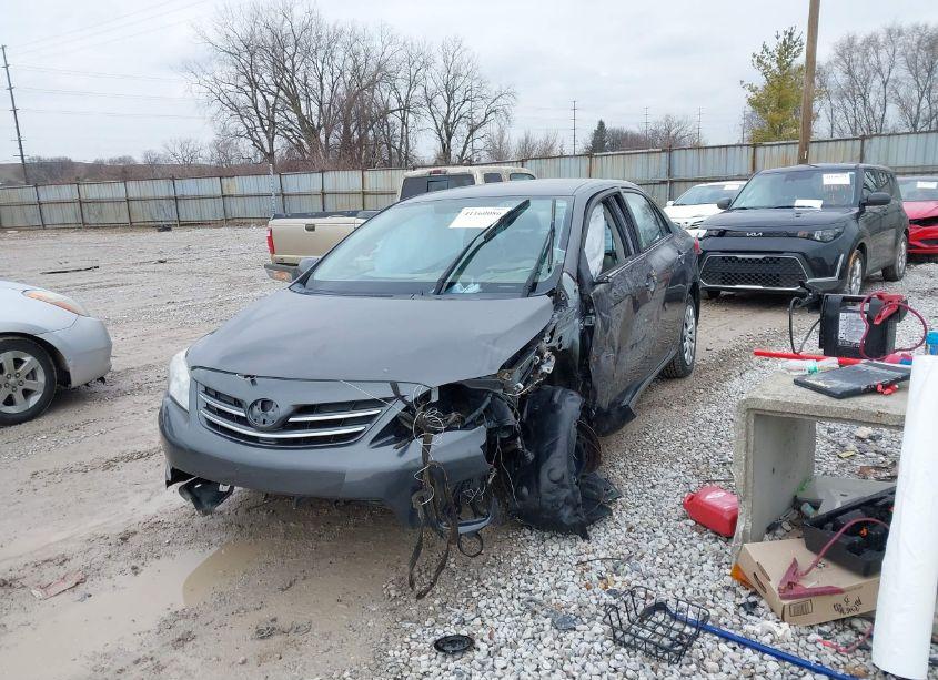 Photo 2 of 2013 Toyota Corolla LE (VIN 5YFBU4EE8DP193549)