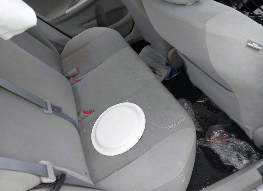 Photo 8 of 2013 Toyota Corolla LE (VIN 5YFBU4EE8DP193549)