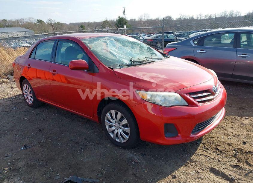 2013 Toyota Corolla LE (VIN 5YFBU4EE8DP193910) main photo