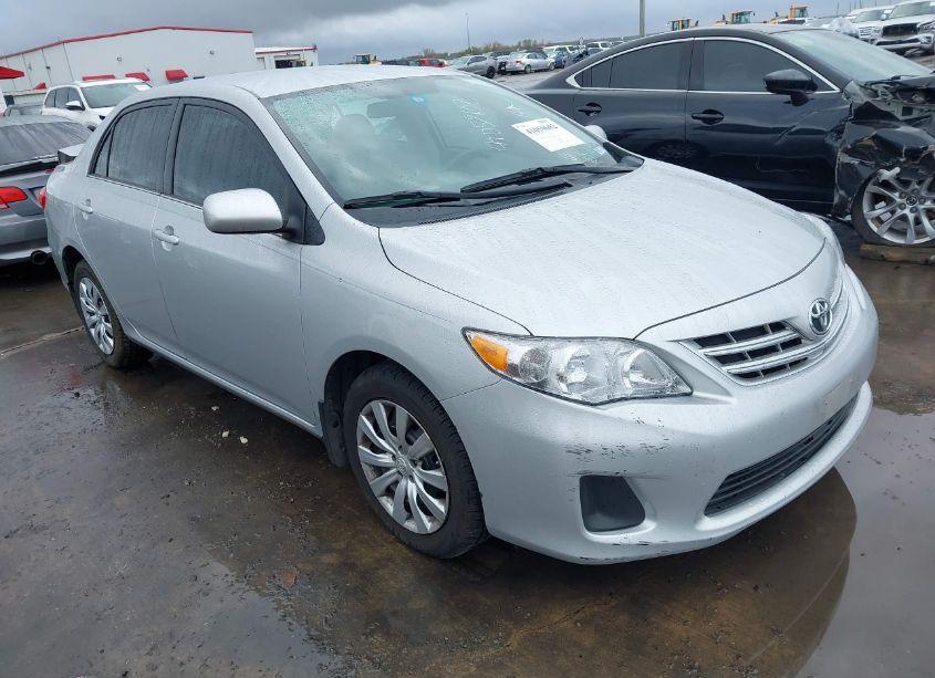 2013 Toyota Corolla LE (VIN 5YFBU4EE8DP198508) main photo