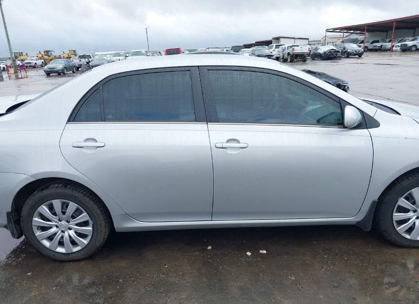 Photo 13 of 2013 Toyota Corolla LE (VIN 5YFBU4EE8DP198508)