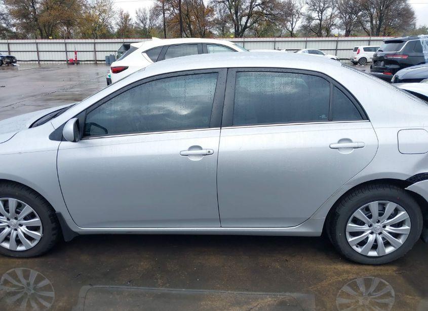 Photo 14 of 2013 Toyota Corolla LE (VIN 5YFBU4EE8DP198508)