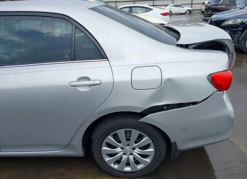 Photo 18 of 2013 Toyota Corolla LE (VIN 5YFBU4EE8DP198508)