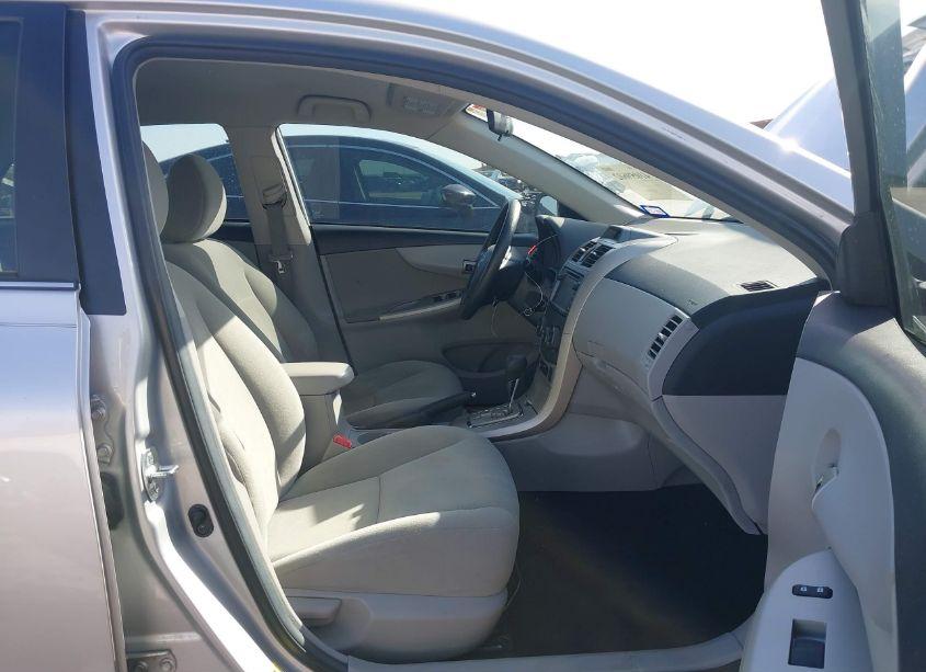 Photo 5 of 2013 Toyota Corolla LE (VIN 5YFBU4EE8DP198508)